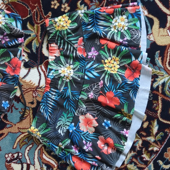 Hibiscus 🌺 Floral Bikini (Purchased in Hawaii) - Picture 3 of 7